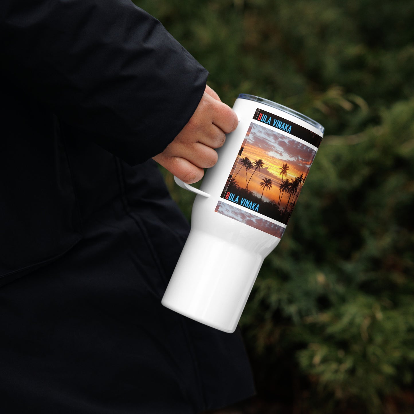 Travel mug with a handle